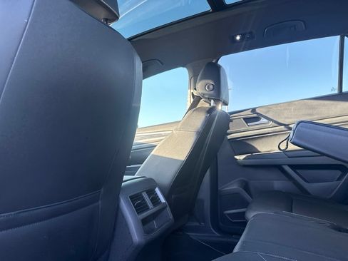 Used 2020 Volkswagen Atlas Cross Sport SE w/ Panoramic Sunroof Package FWD image 34