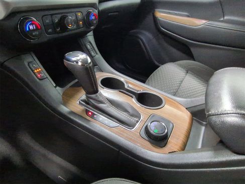 Used 2019 GMC Acadia SLE image 30