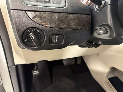 Used 2014 Dodge Grand Caravan SXT FWD image 14