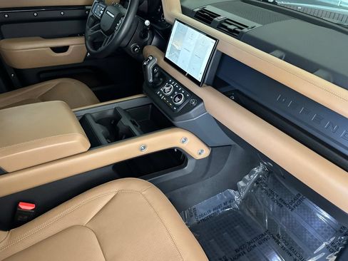 Used 2025 Land Rover Defender 110 X-Dynamic SE AWD/4WD image 19