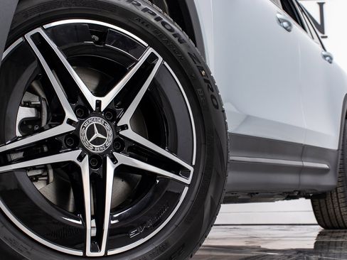 New 2024 Mercedes-Benz EQB 300 4MATIC image 34