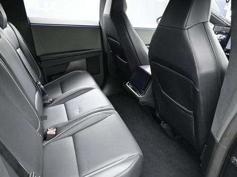 Used 2024 Tesla Cybertruck AWD Crew Cab image 31