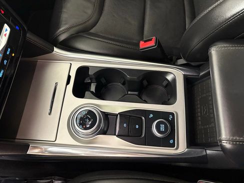 Used 2022 Ford Explorer Platinum w/ Premium Technology Package image 35