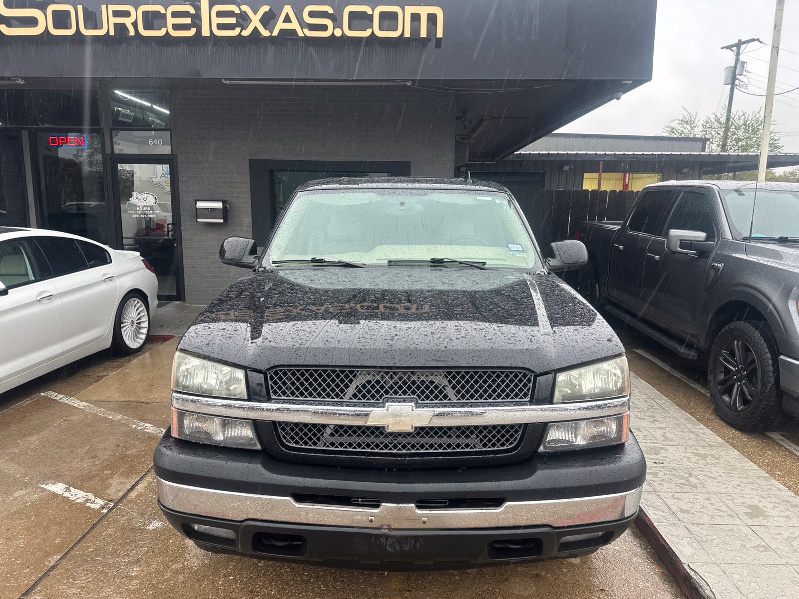 Used 2006 Chevrolet Avalanche Z71 w/ Sun And Sound Package AWD/4WD image 2