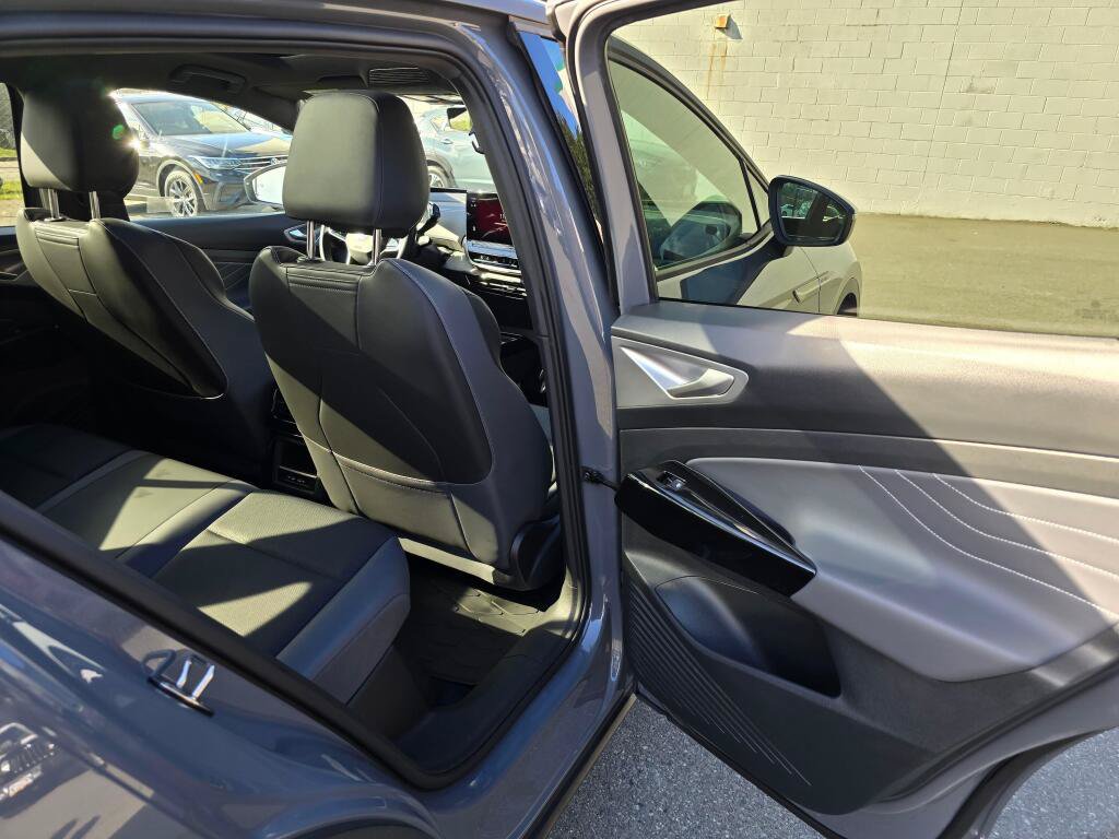 Used 2023 Volkswagen ID.4 Pro S AWD/4WD image 13