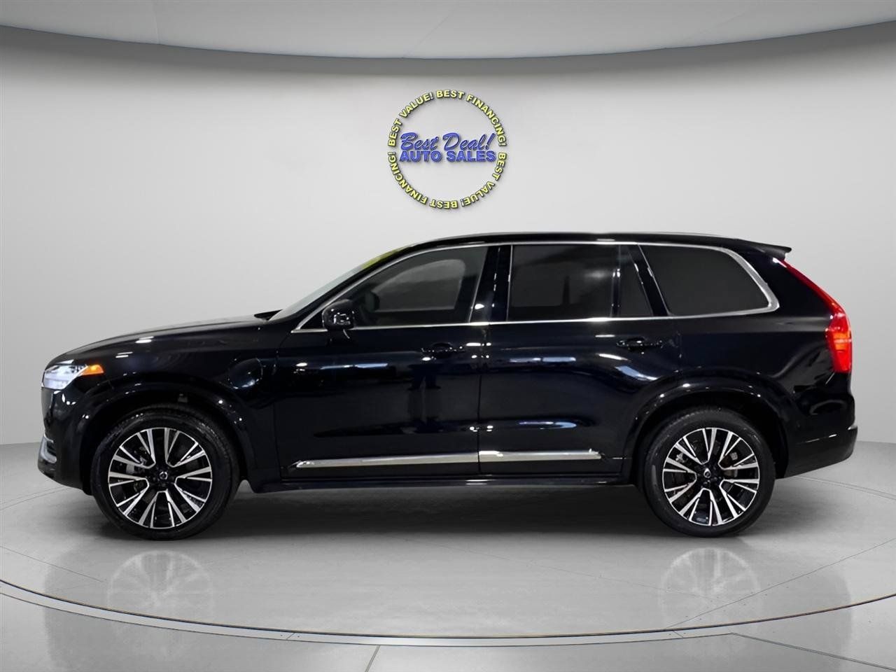Used 2024 Volvo XC90 T8 Plus AWD/4WD image 2
