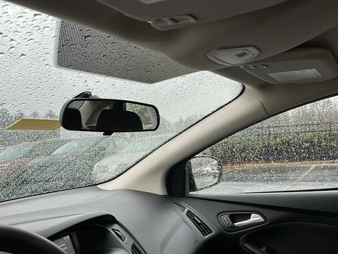 Used 2018 Ford Focus SE image 23