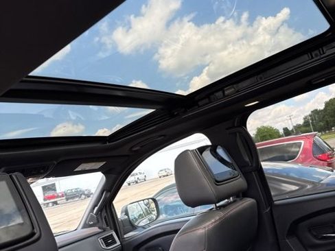 Used 2024 Nissan Titan PRO-4X w/ Pro-4x Convenience Package image 19