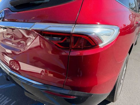 Used 2024 Buick Enclave Premium image 9