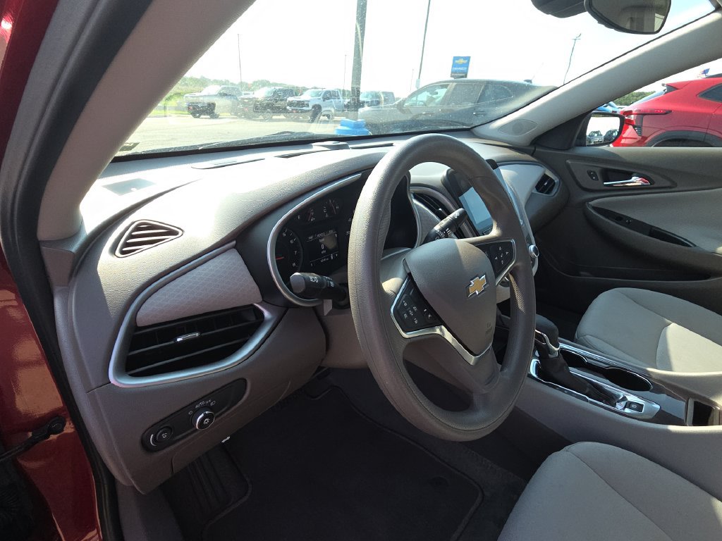 Used 2025 Chevrolet Malibu LT FWD image 14