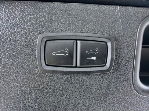 Used 2024 Porsche Macan AWD/4WD image 26