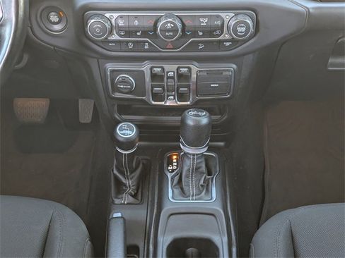 Used 2018 Jeep Wrangler Unlimited Sahara image 18