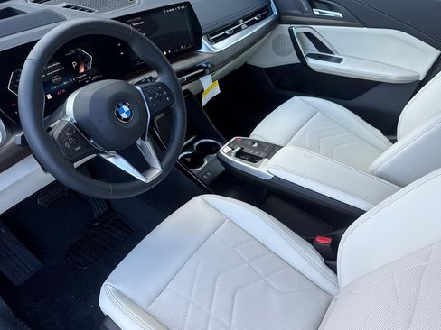 Used 2026 BMW X1 xDrive28i w/ Technology Package AWD/4WD image 4
