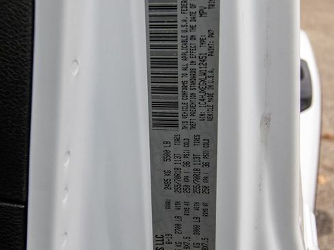 Used 2020 Jeep Wrangler Unlimited Sahara image 28