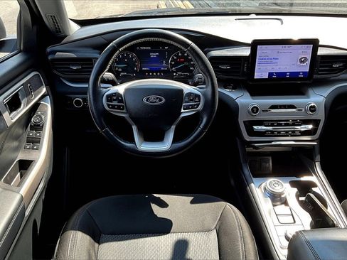 Certified 2023 Ford Explorer XLT w/ Class IV Trailer Tow Package image 5