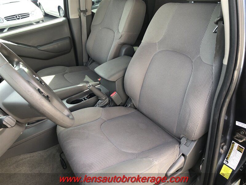 Used 2014 Nissan Frontier SV AWD/4WD image 12