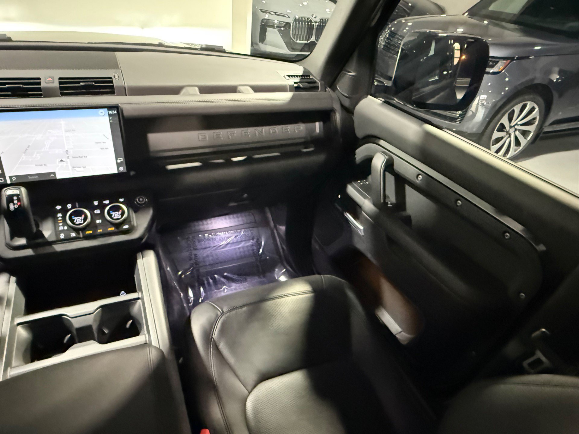 Used 2025 Land Rover Defender 110 X-Dynamic SE AWD/4WD image 47