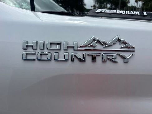 Used 2025 Chevrolet Silverado 2500 High Country w/ Technology Package AWD/4WD image 3
