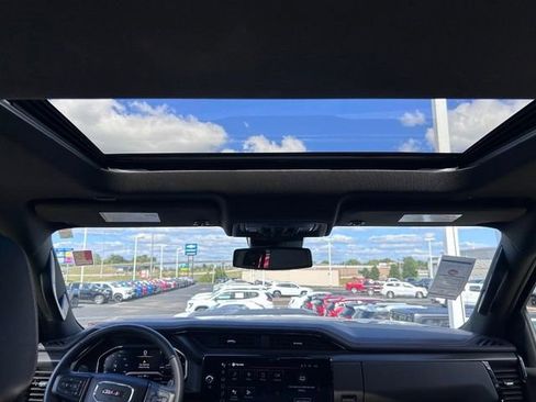 Used 2024 GMC Sierra 1500 AT4 w/ AT4 Premium Package image 10