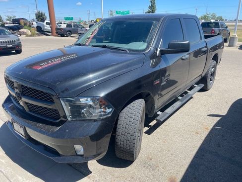 Used 2019 RAM 1500 Express w/ Express Value Package AWD/4WD image 3