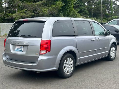 Used 2016 Dodge Grand Caravan SE w/ Quick Order Package 29E SE FWD image 5