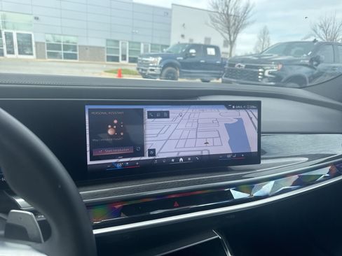 Used 2025 BMW 740i xDrive image 18