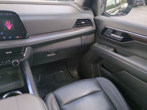 Used 2025 Chevrolet Suburban Z71 AWD/4WD image 20