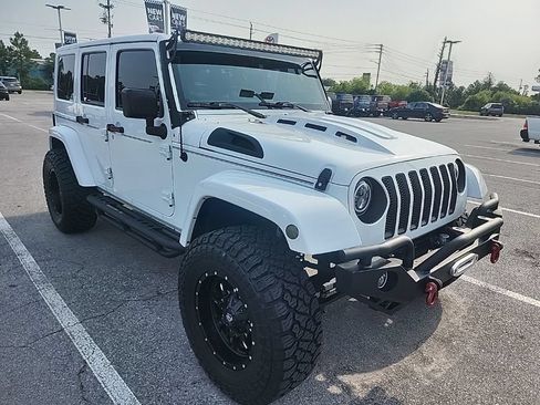Used 2017 Jeep Wrangler Unlimited Sahara w/ Dual Top Group AWD/4WD image 14
