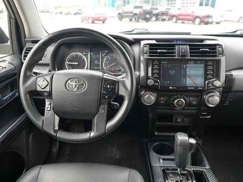 Used 2020 Toyota 4Runner TRD Off-Road Premium AWD/4WD image 28