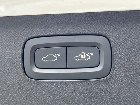 Certified 2023 Volvo XC90 B6 Ultimate w/ Protection Package Premier image 18