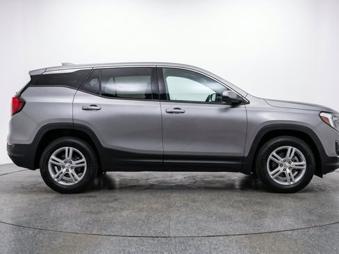 Used 2024 GMC Terrain SLE FWD image 11