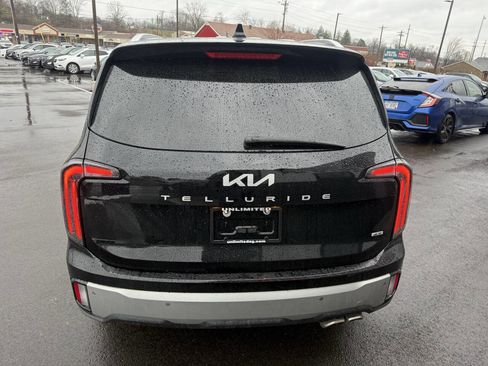Used 2023 Kia Telluride EX w/ EX Captain's Chair Package image 9