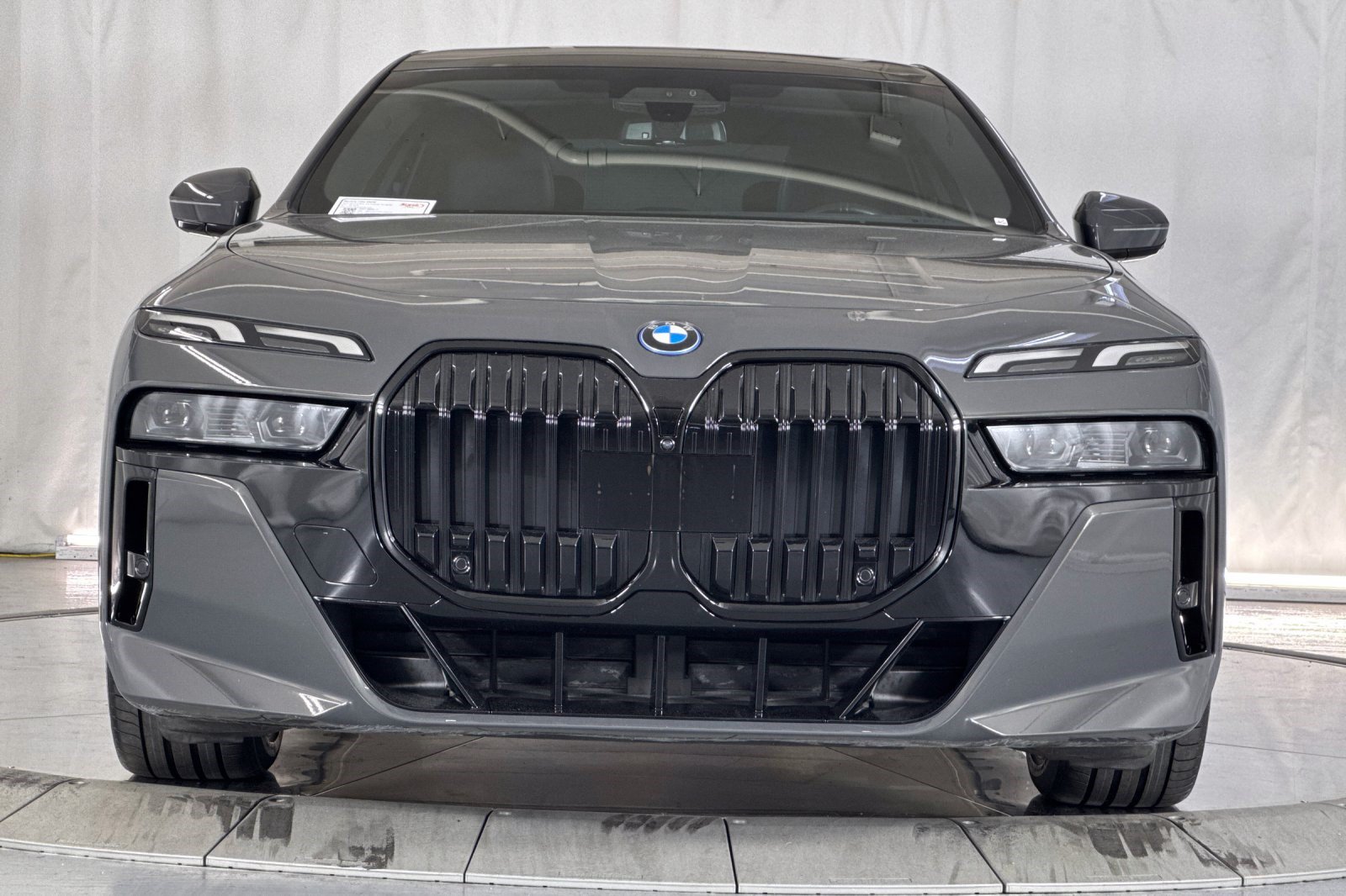 Used 2023 BMW i7 xDrive60 AWD/4WD image 6