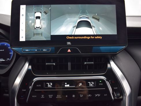 Used 2023 Toyota Venza Limited image 21