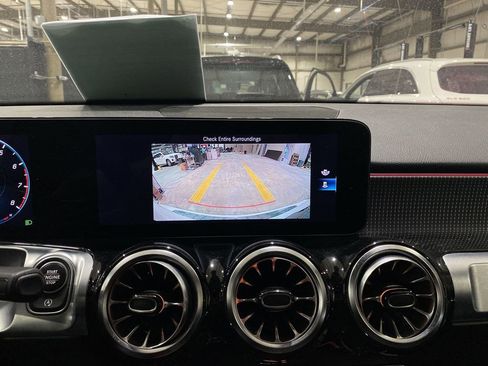 Certified 2022 Mercedes-Benz GLB 250 4MATIC w/ Premium Package Lite image 6