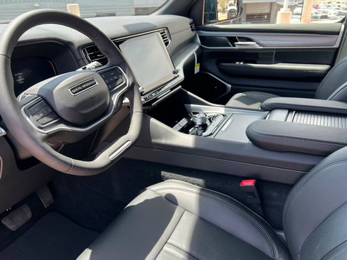 New 2026 Jeep Grand Wagoneer 4WD w/ Premium Group I image 15