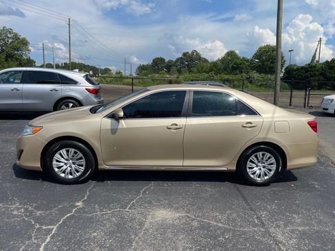Used 2012 Toyota Camry LE FWD image 3