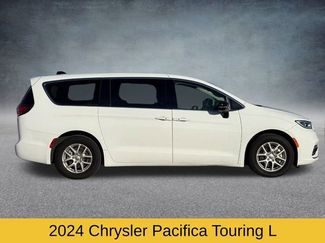 Used 2024 Chrysler Pacifica Touring-L video 2