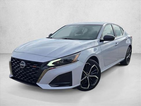 Used 2025 Nissan Altima 2.5 SR w/ SR Premium Package AWD/4WD image 26
