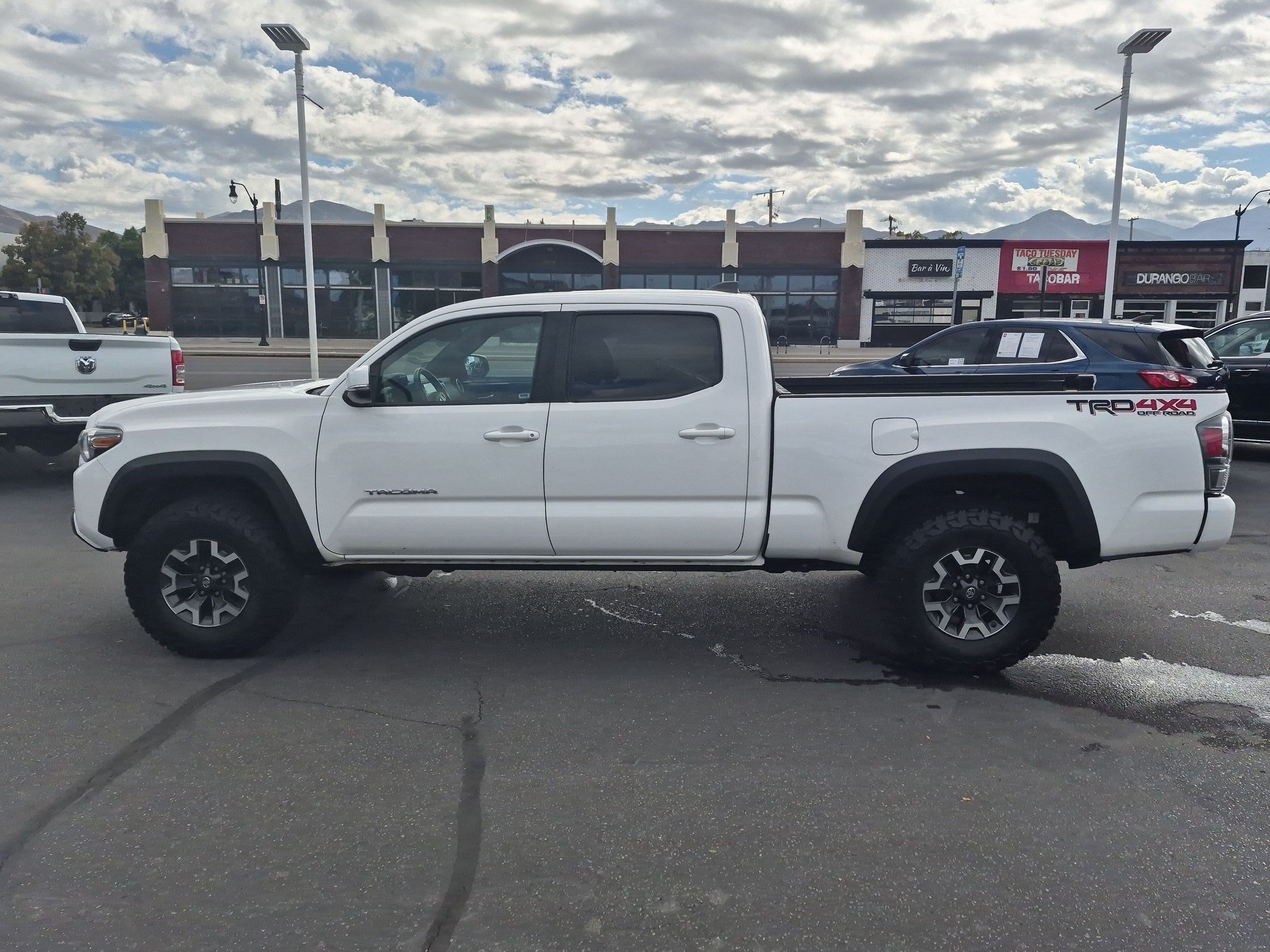 Used 2020 Toyota Tacoma TRD Off-Road w/ TRD Premium Off Road Package AWD/4WD image 9