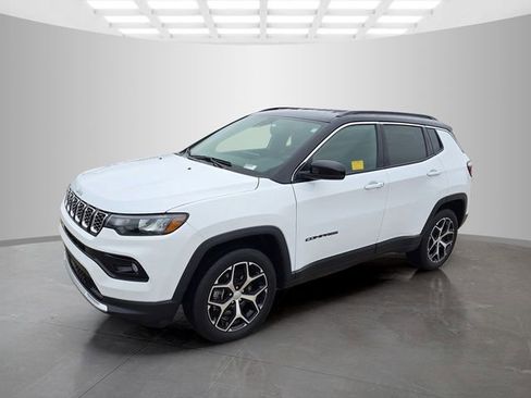 Used 2024 Jeep Compass Limited image 3