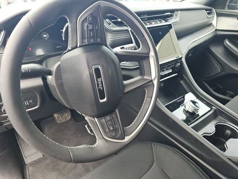 Used 2025 Jeep Grand Cherokee Laredo X w/ Luxury Tech Group I image 6