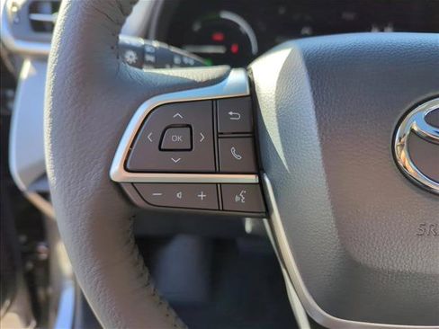 New 2025 Toyota Sienna XLE image 17