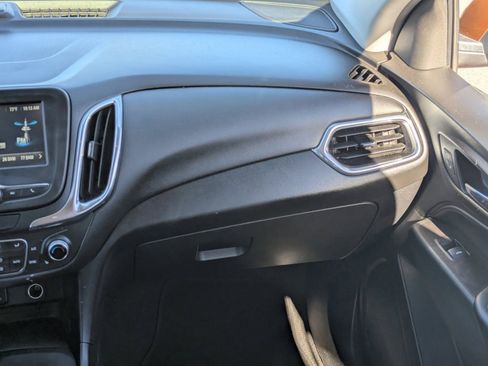 Used 2018 Chevrolet Equinox LT image 18