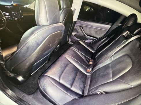 Used 2019 Tesla Model 3 Standard Range image 8
