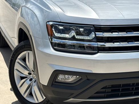 Used 2019 Volkswagen Atlas SE w/ Panoramic Sunroof Package FWD image 4
