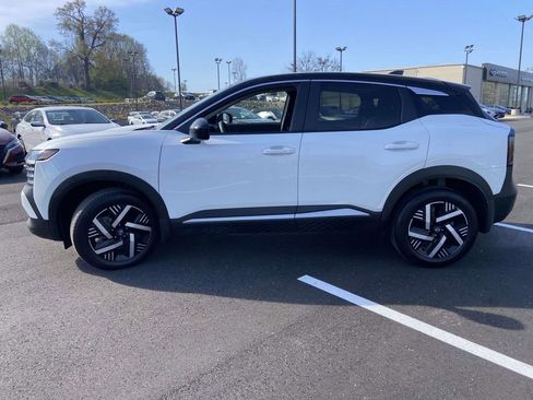 Used 2025 Nissan Kicks SV FWD image 6