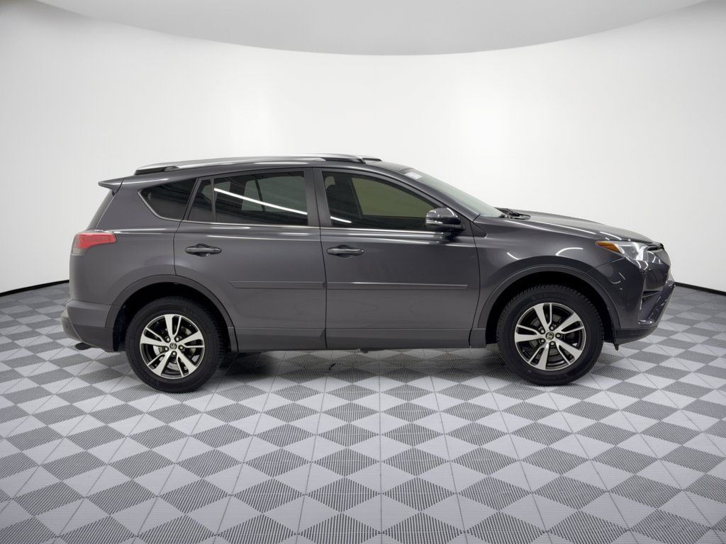 Used 2016 Toyota RAV4 XLE w/ Convenience Package AWD/4WD image 8