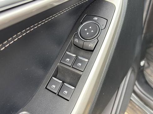 Used 2022 Ford Explorer XLT AWD/4WD image 11