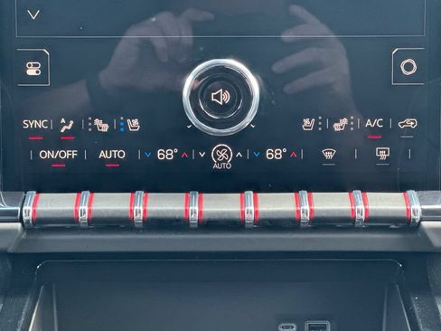 Certified 2025 GMC Yukon XL AT4 w/ AT4 Premium Package AWD/4WD image 29